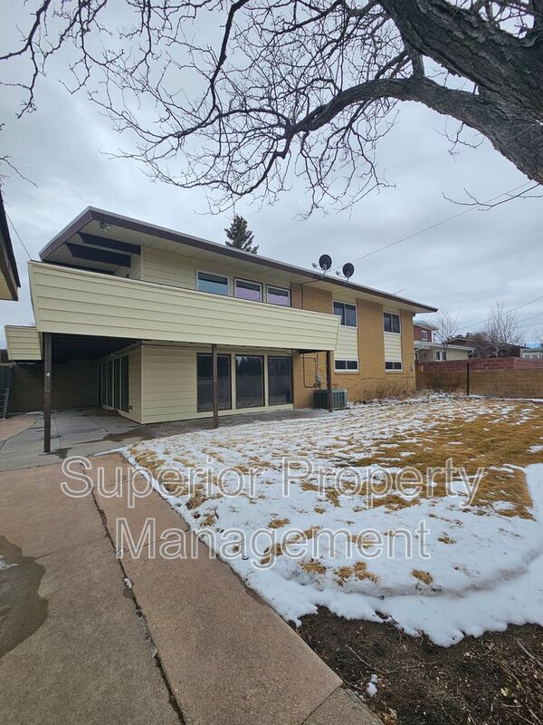 Building Photo - 610 Vista Ln