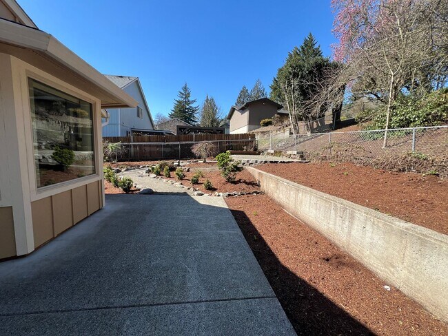 Building Photo - Beautiful Newly Renovated 3 Bedroom Home