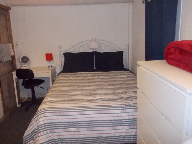 Building Photo - 256 Derby Ave