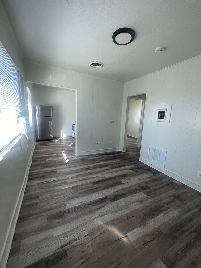 Building Photo - Cozy 1 Bedroom 1 Bathroom Apartment *Move ...