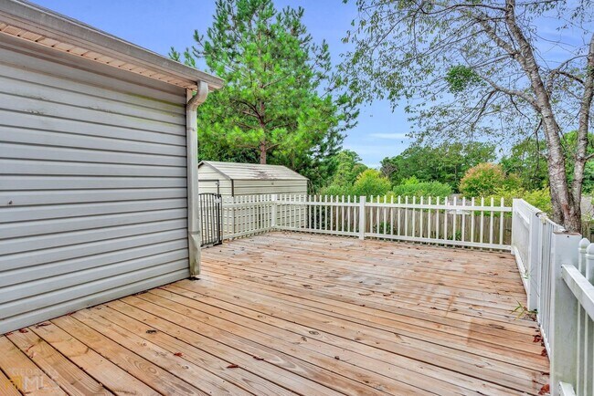 Building Photo - Charming 3 bedroom 2 bath Ranch style home...