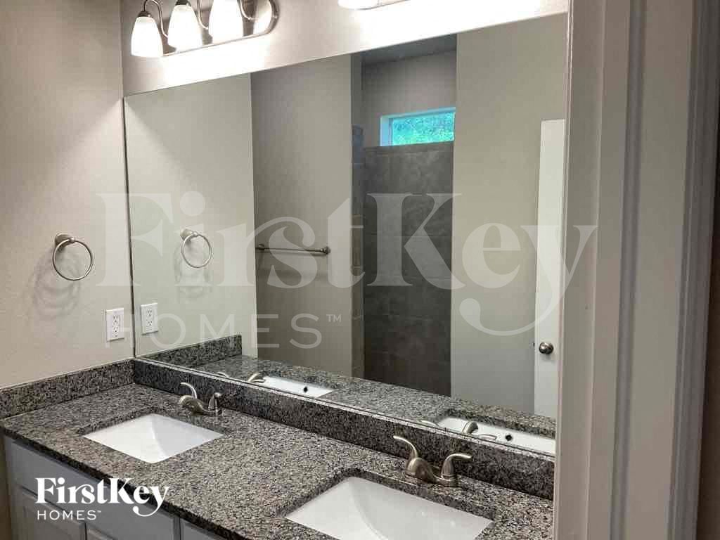 Building Photo - 2216 NW 18th Terrace