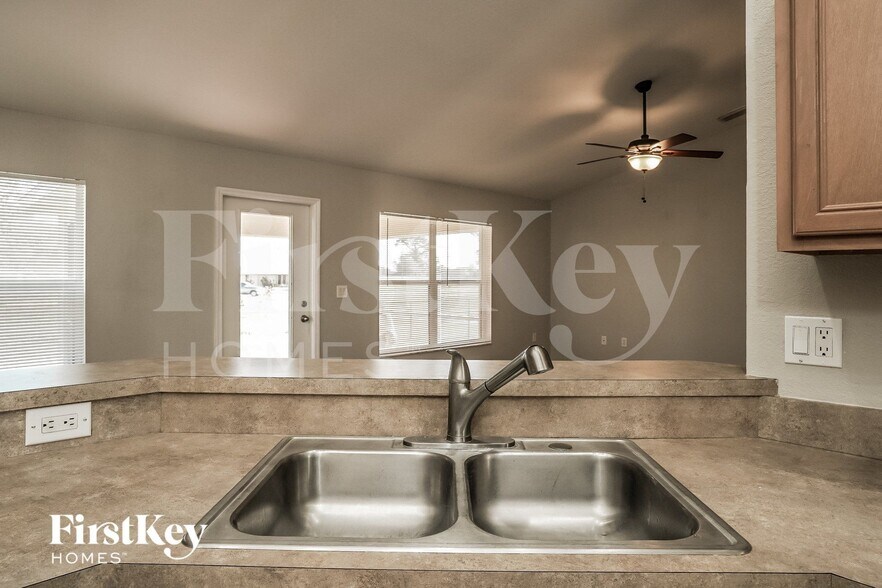 Building Photo - 521 NW 14th Terrace