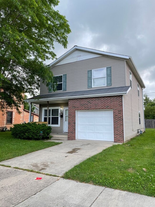 Primary Photo - For Rent - Four-Bedroom Two-Bathroom Home ...