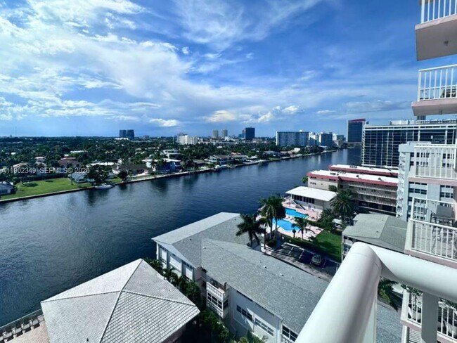 Building Photo - 3161 S Ocean Dr