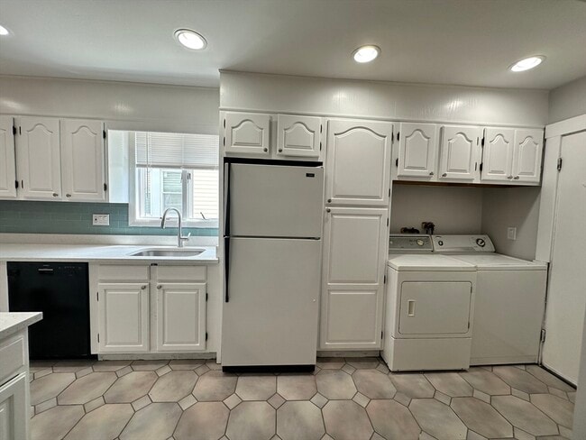 Building Photo - 158 Boston Ave