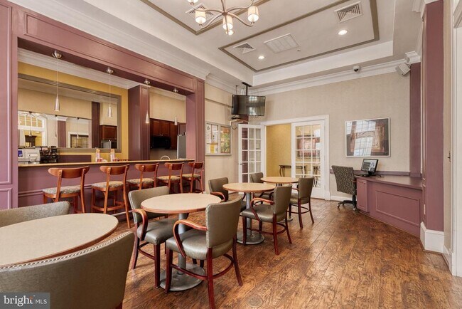Building Photo - 400 Symphony Cir