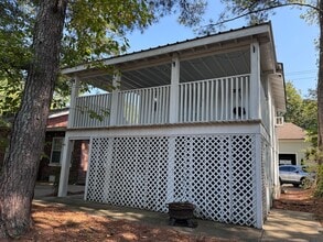 Building Photo - 1BR/1BA With Garage For Rent