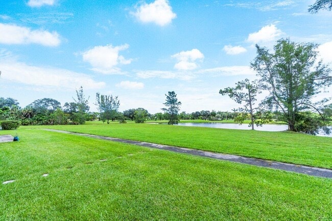 Building Photo - 608 Lakeview Dr E