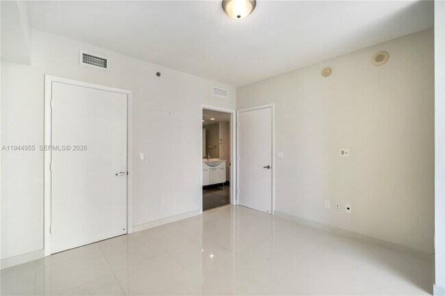 Building Photo - 495 Brickell Ave