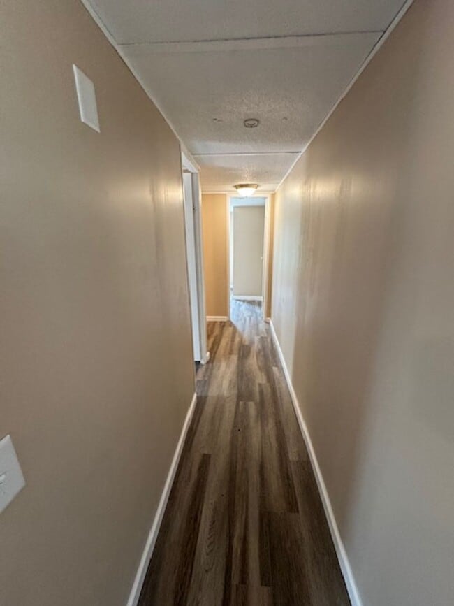 Building Photo - Newly Remodled 3 Bedroom 2 Bath Unit