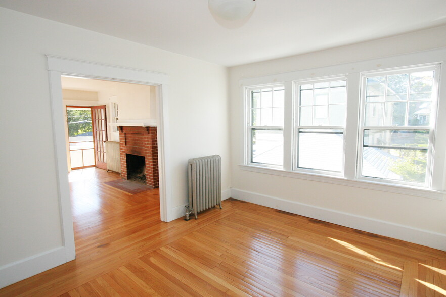 Dining Room - 14 Methyl St