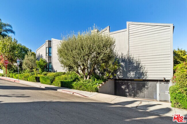 Building Photo - 880 Hilldale Ave
