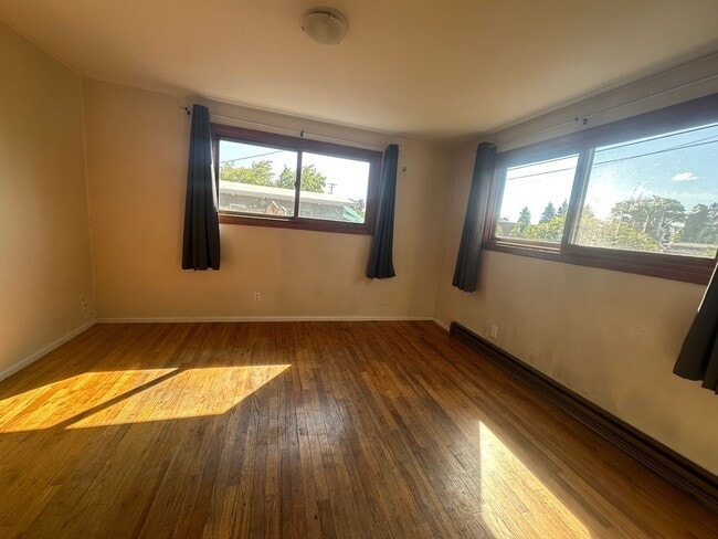 Building Photo - $200 discount for first month rent