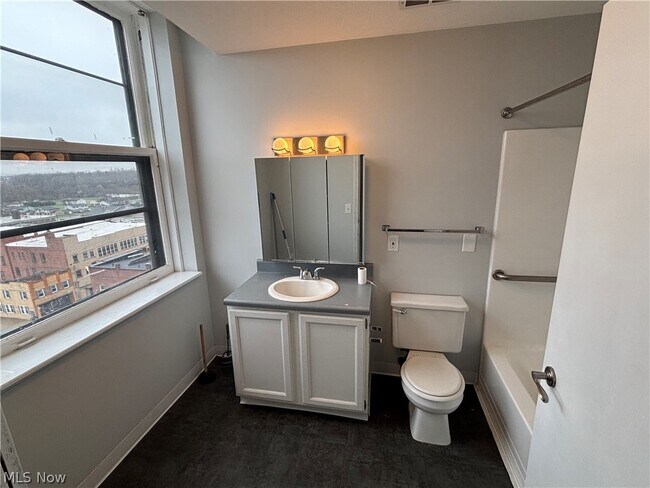 Building Photo - 59 Lincoln Way E