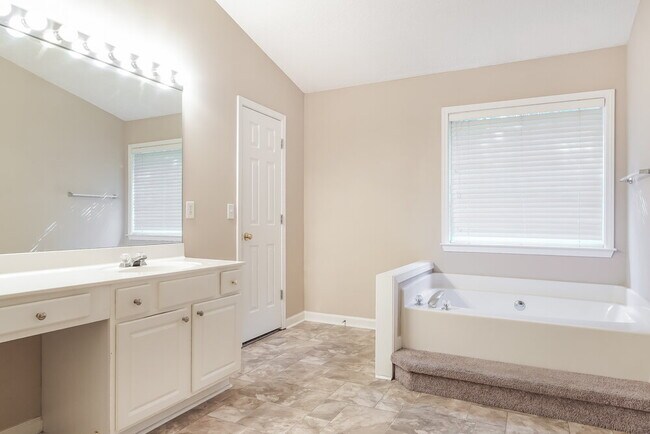 Building Photo - 4108 Glenaire Way NW