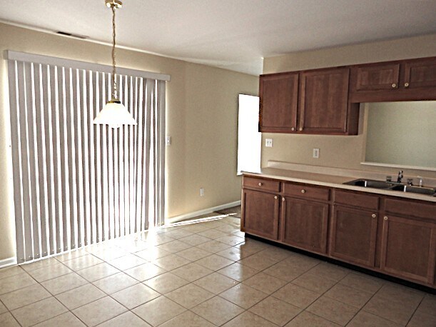 Building Photo - 322 Brookview Dr