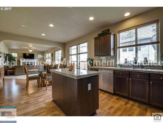 Building Photo - 13933 SW Walnut Creek Way