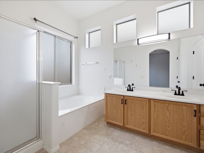Building Photo - 601 E Pima Meadows Dr