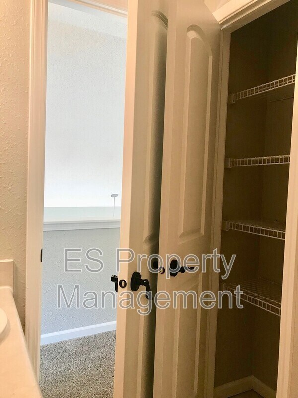 Building Photo - 4481 Redcliff N Ln