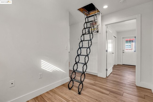 Building Photo - 507 Maple St