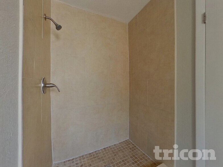 Building Photo - 301 Terrace Dr E