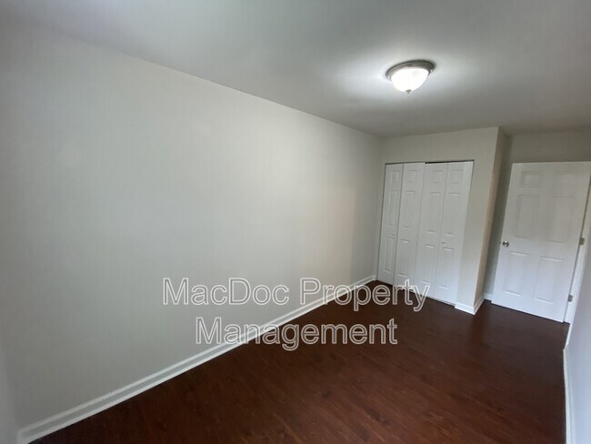 Building Photo - 531 Olde Greenwich Cir