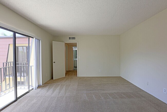Building Photo - 1556 Park Meadows Dr