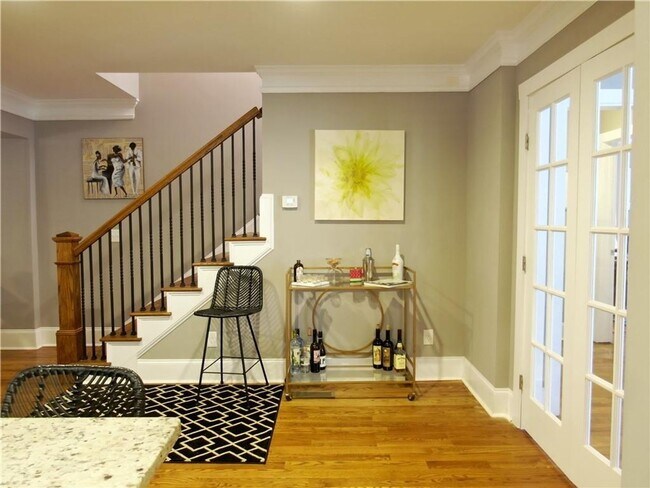 Building Photo - 3 Bedroom 2 Bath near the Beltline