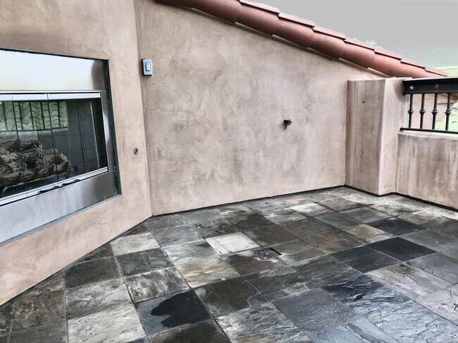 Building Photo - 206 S Lucia Ave