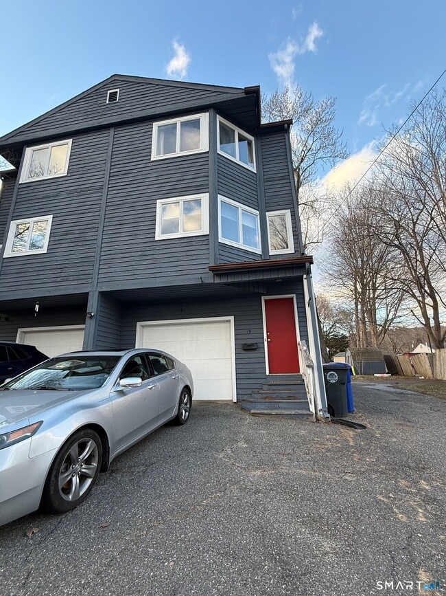 Building Photo - 19 Wadhams Ave