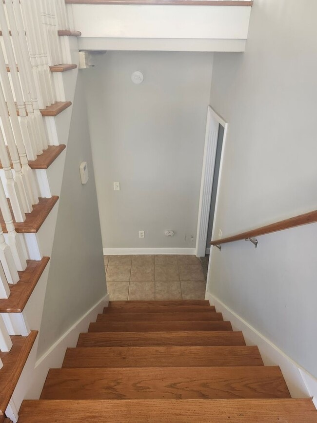 Building Photo - Spacious 4 Bedroom 3 bath in Hamilton on Hunter Subdivision