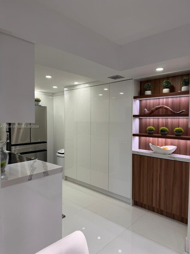Building Photo - 3800 S Ocean Dr