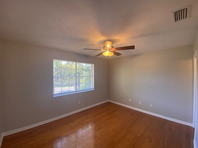 Building Photo - 2408 Dundee Dr