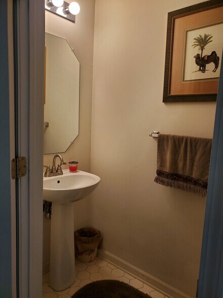 Building Photo - 256 Fountayne Ln