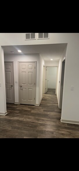 Building Photo - 465 Stewart Ct