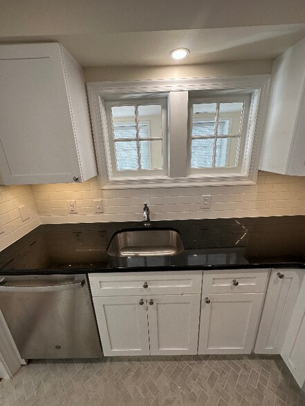 Building Photo - 8433 Germantown Ave