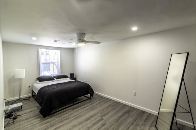 Building Photo - 916 Highview St