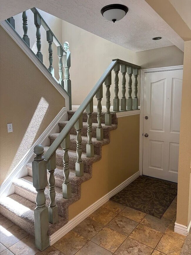 Building Photo - 595 Mountainville Cir