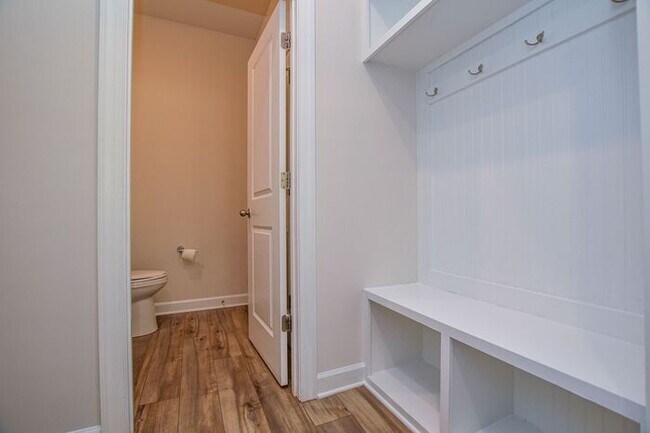 Building Photo - Like New All Brick Home in Mint Hill!