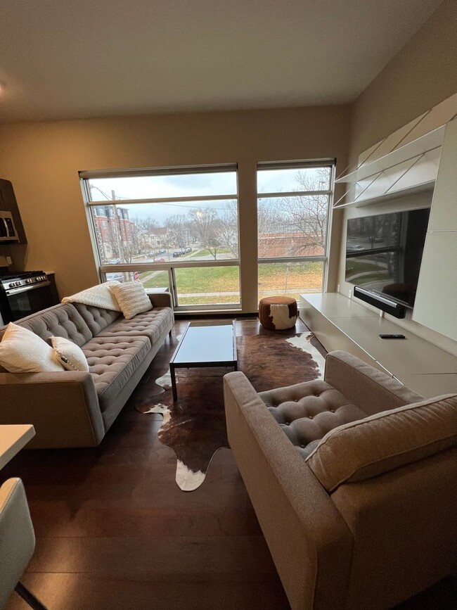 Building Photo - 801 E Mifflin St