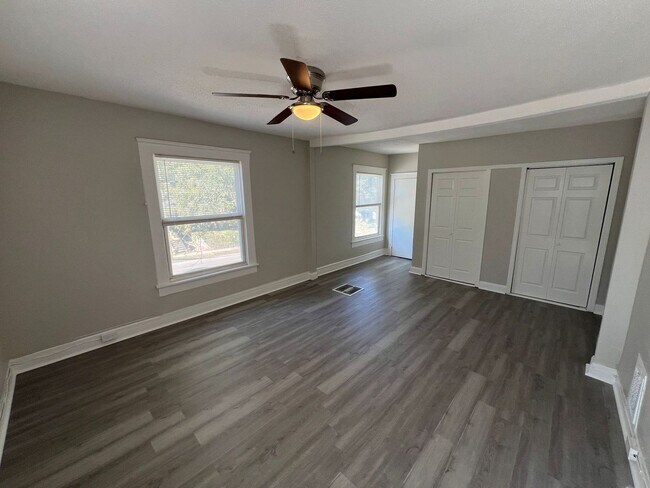 Building Photo - Completely Renovated 3 Bed / 2 Bath Home!