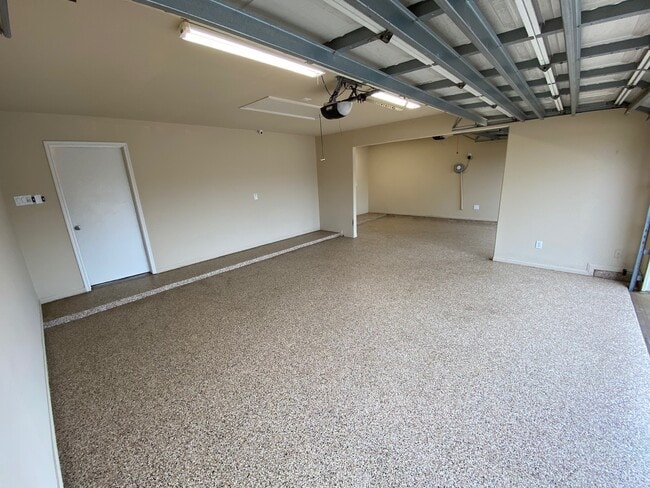 Building Photo - 28251 Chalet Park Dr