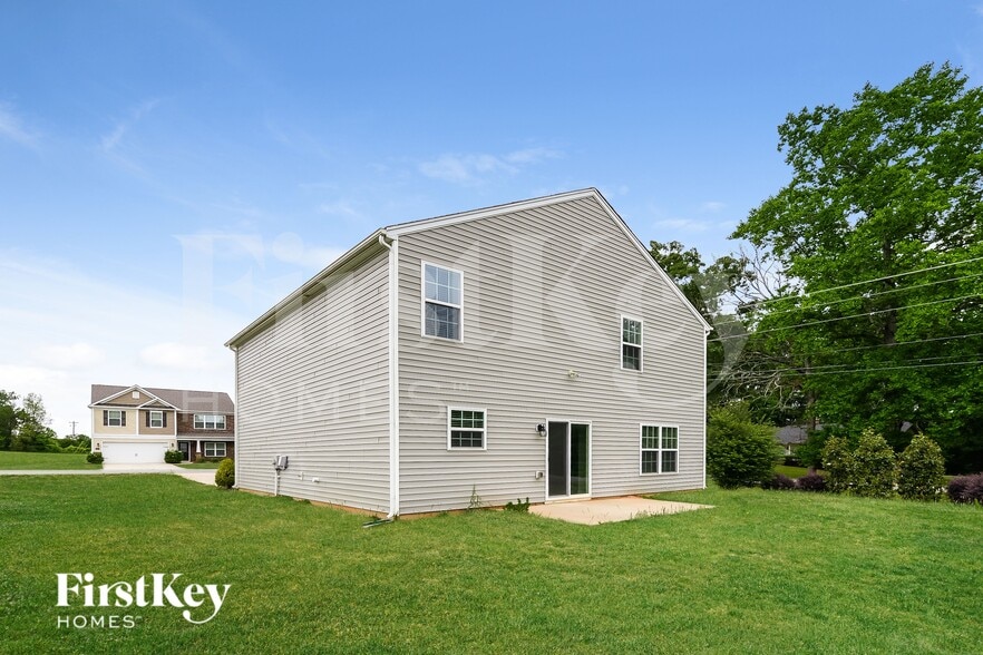 Building Photo - 107 Sawyer Ln