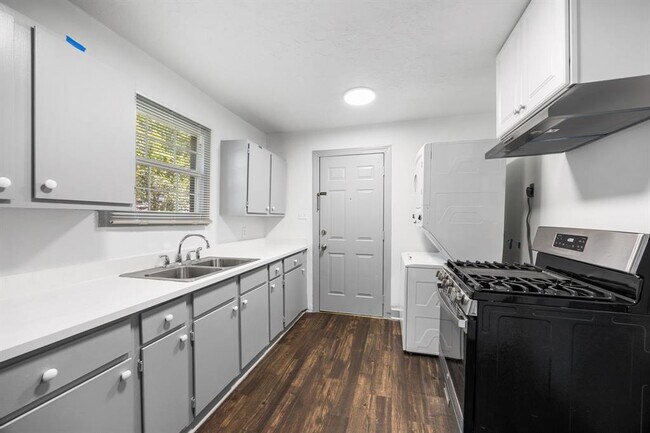 Building Photo - 1501 Godwin St