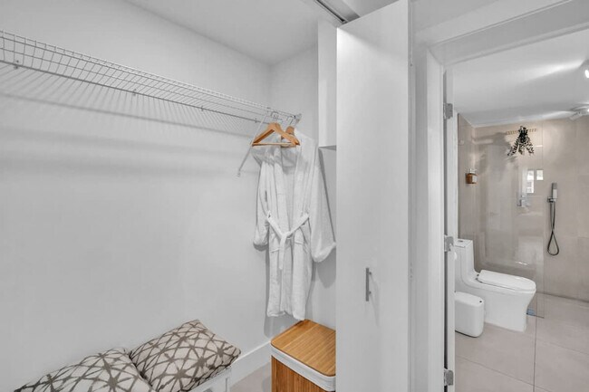 Building Photo - 400 NW 45th St