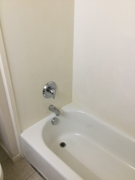 Building Photo - 479 Raven Way