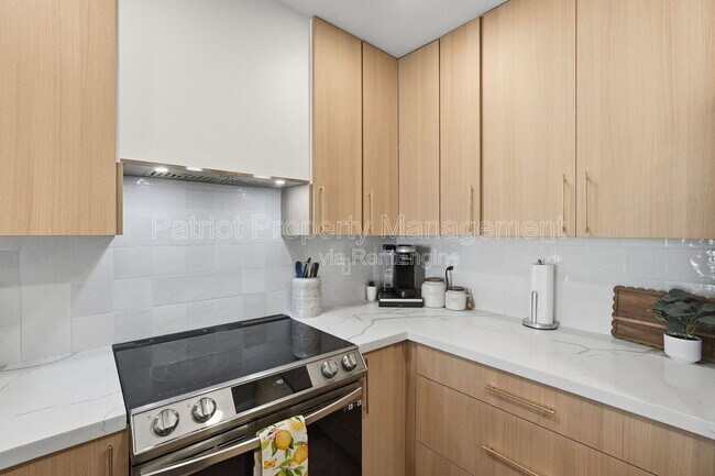 Building Photo - 9708 E Vía Linda