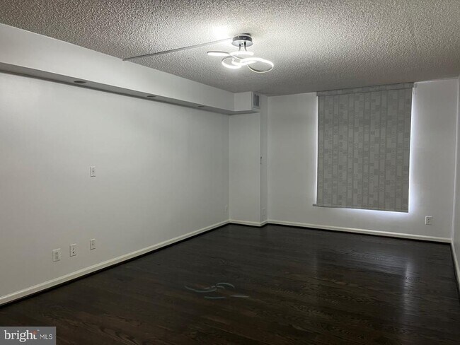 Building Photo - 1800 Old Meadow Rd