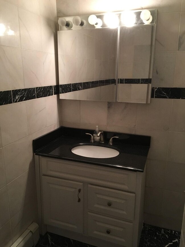 Building Photo - Renovated 1 Bedroom w/ Central Air + Modern Finishes | South Boston | 9/1/2026